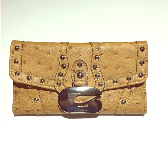 NEW GUESS SILVER HARDWARE EMBELLISHED TAN WALLET - Picture 1 of 5