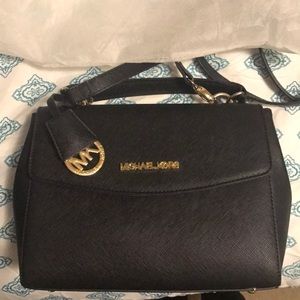 MK pocket book barely used with bag