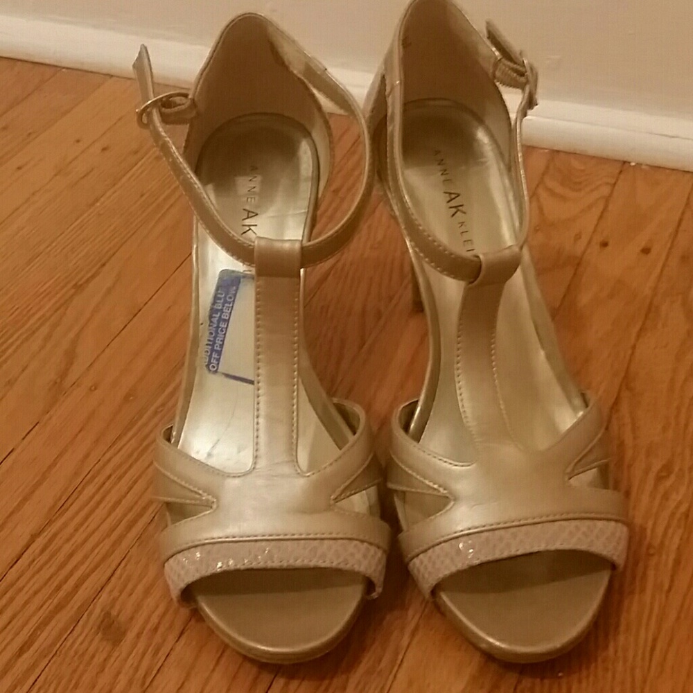 Anne AK Klein sandel size 8M