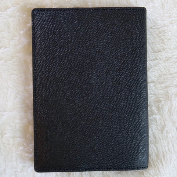 < sold > Kate Spade Penguin Passport Holder - Picture 2 of 6