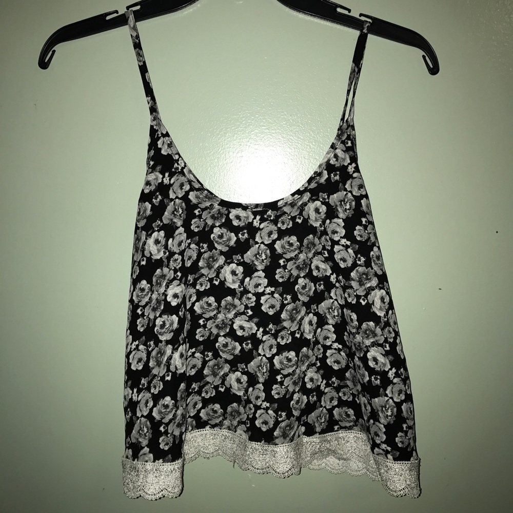 👯‍♀️BOGO👯‍♀️ Black Floral Top