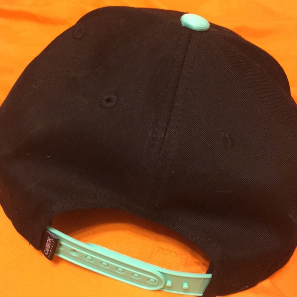 don't want it anymore never worn - Picture 2 of 3