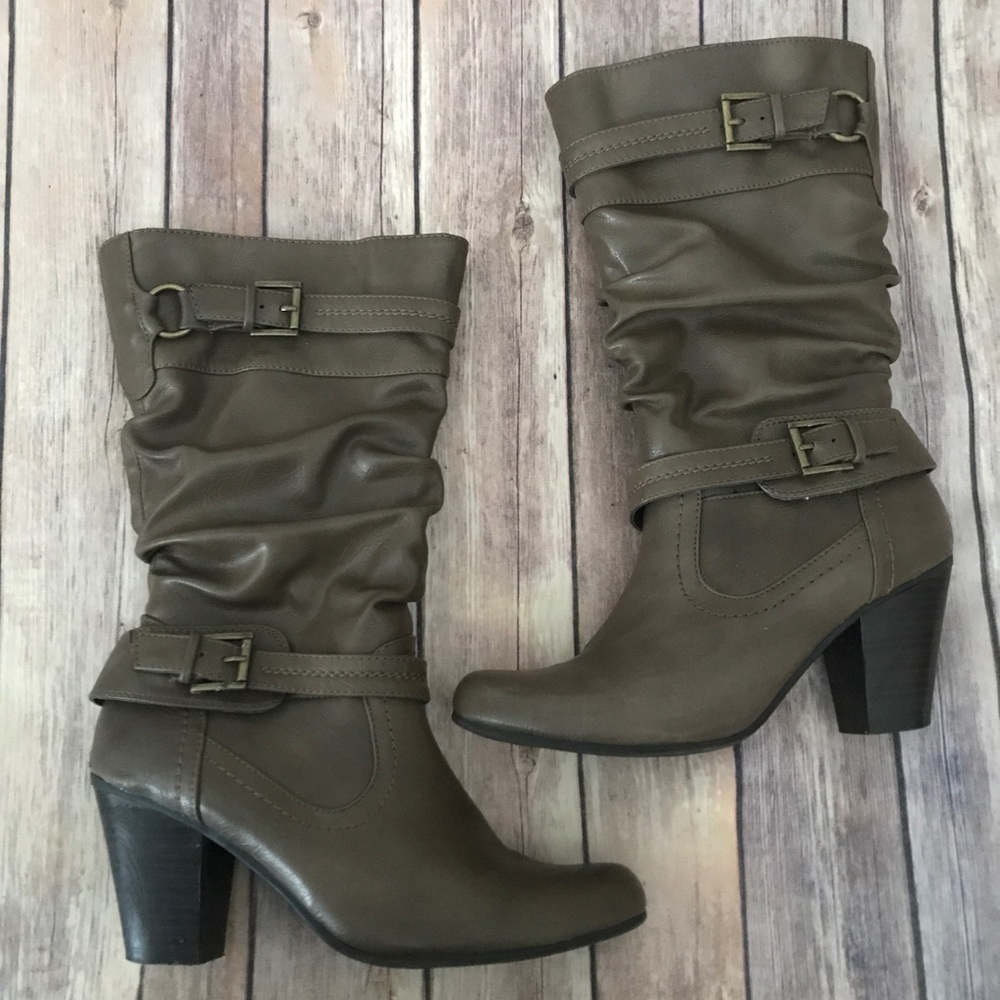 Tan heeled boots with buckles