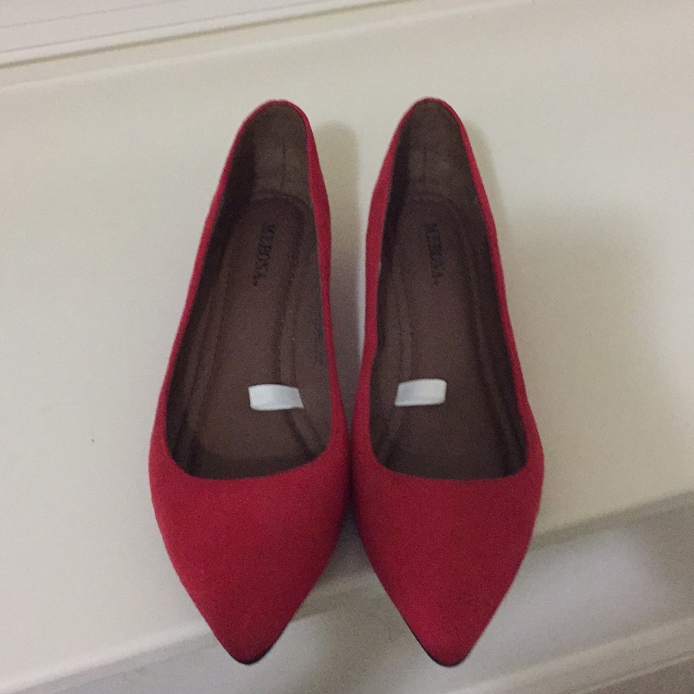 Cute red suede flats!