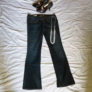 DECREE BOOT CUT JEANS