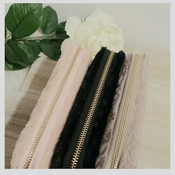 💋"Faux Fur" Wallet* Only 2 Left (Pink) - Picture 5 of 6