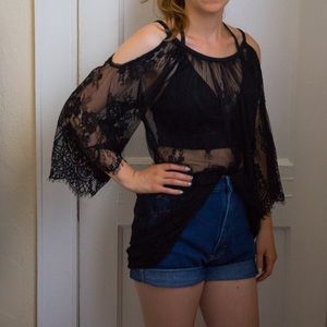❌SOLD❌ Black Lace Cold Shoulder Top