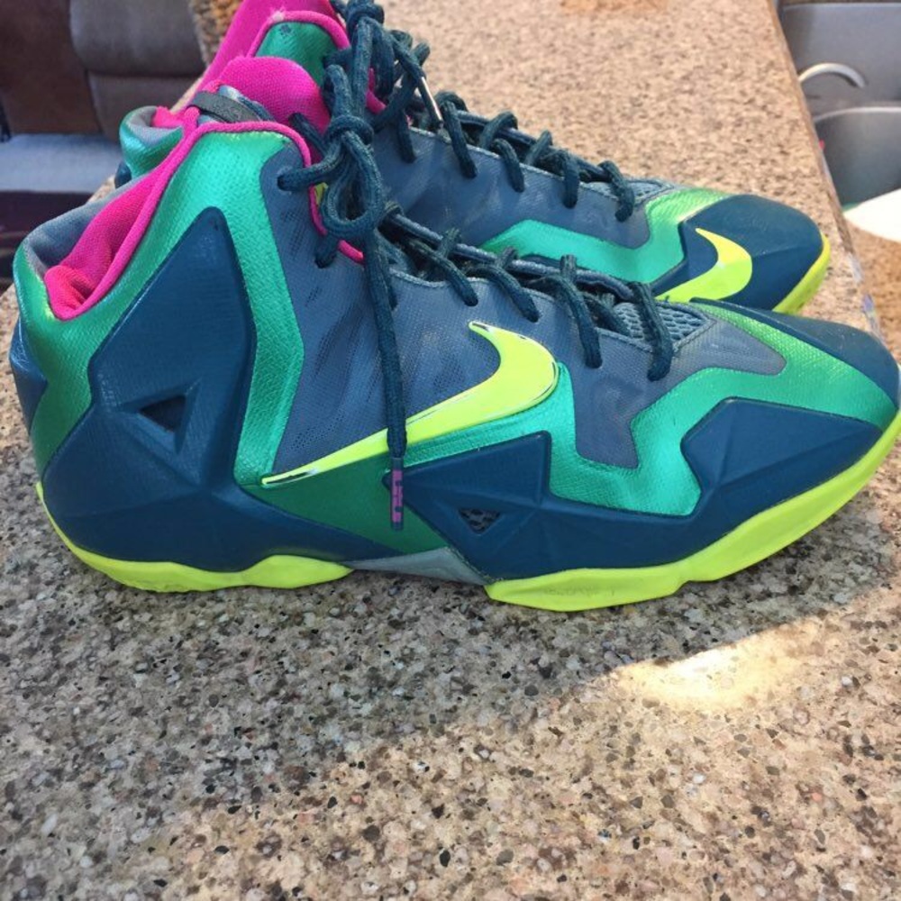 Used Lebron James sneakers size 7y