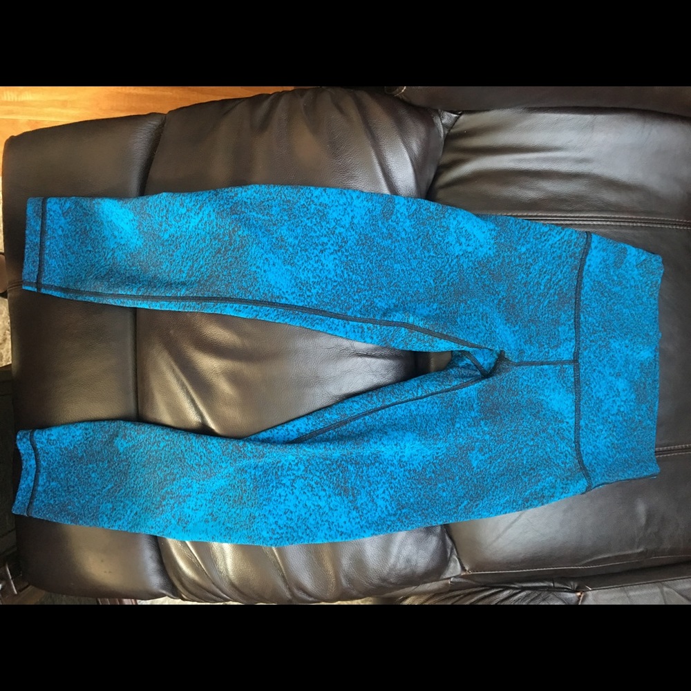 NWOT lululemon running capris. Size 6