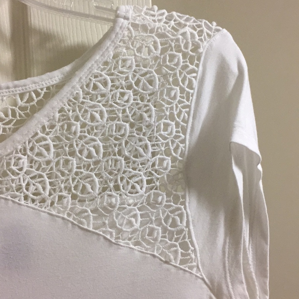 Simple white tee! - Picture 2 of 3