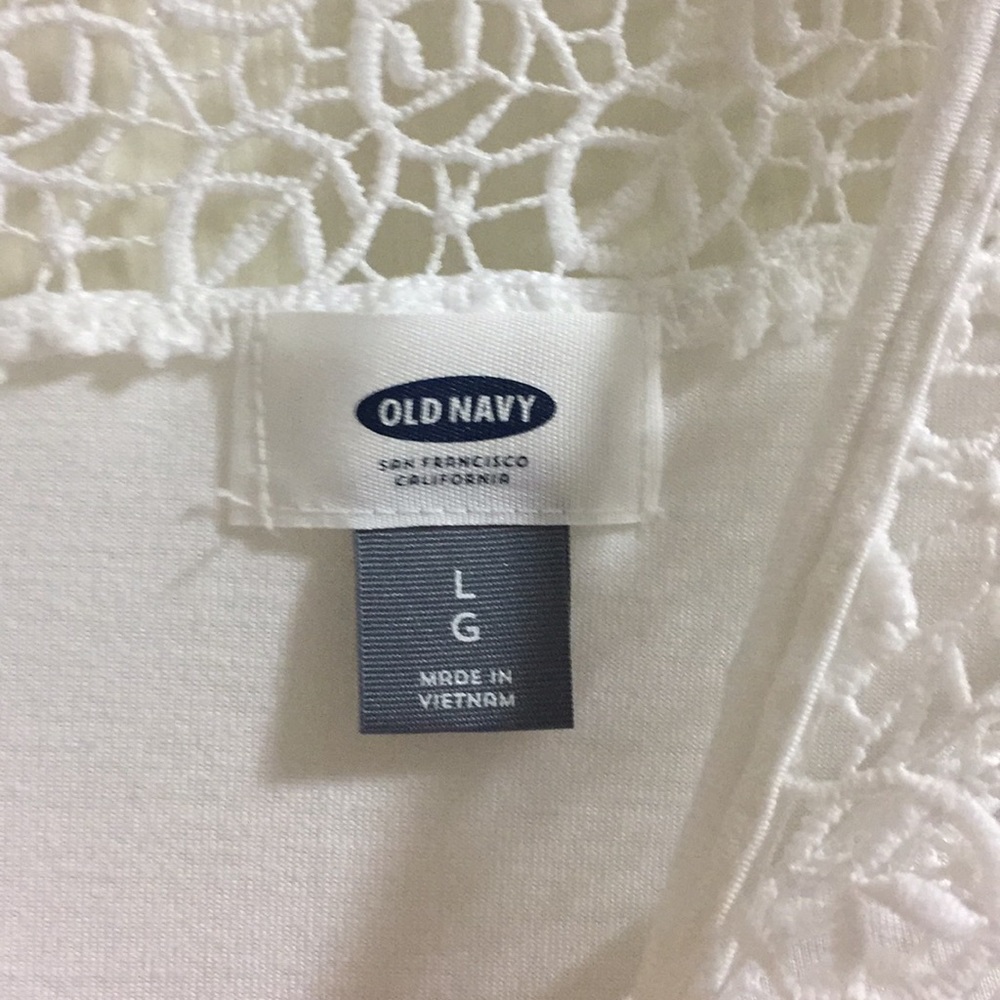 Simple white tee! - Picture 3 of 3