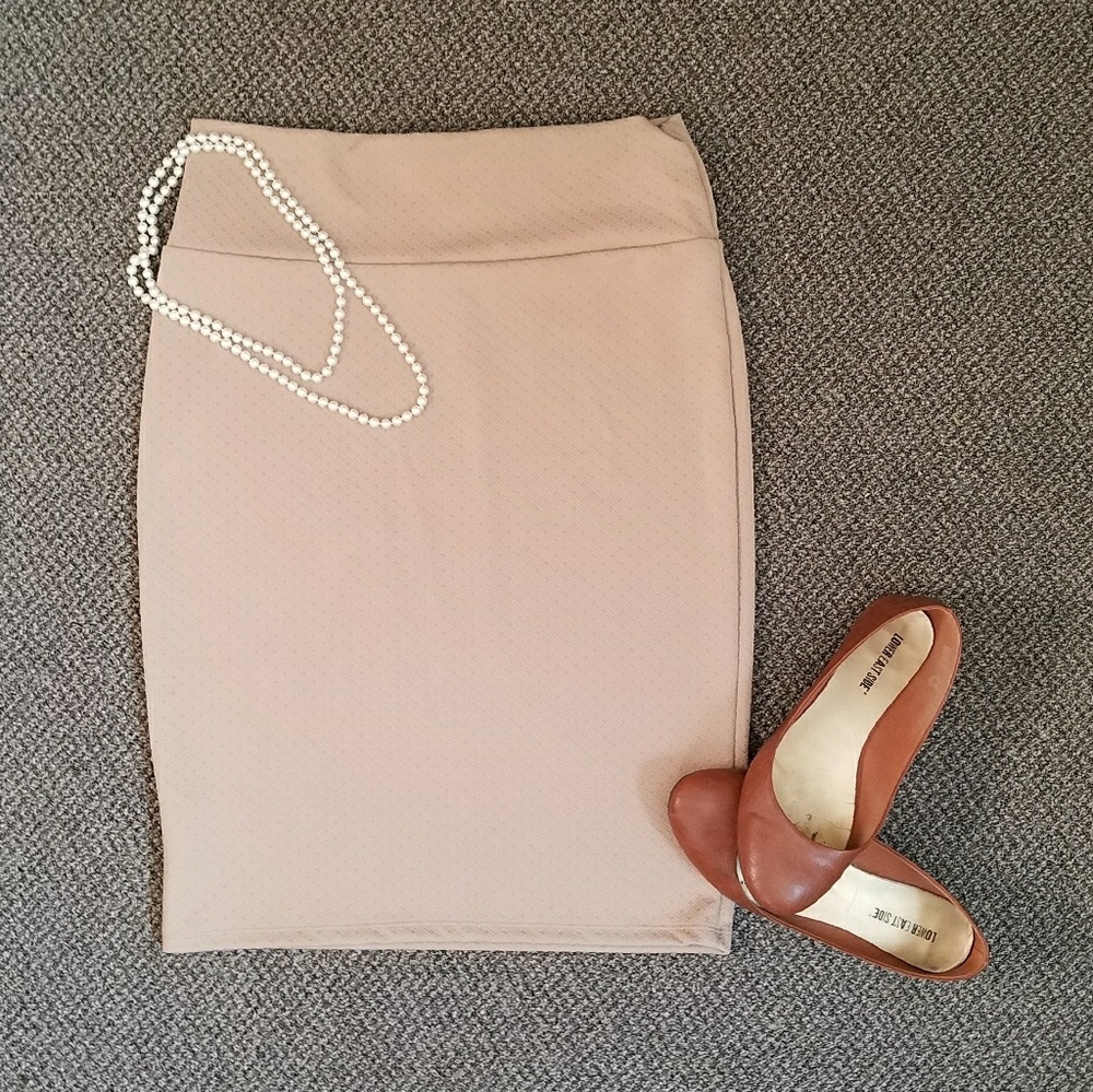 Lularoe Cassie L- Gorgeous Nude!