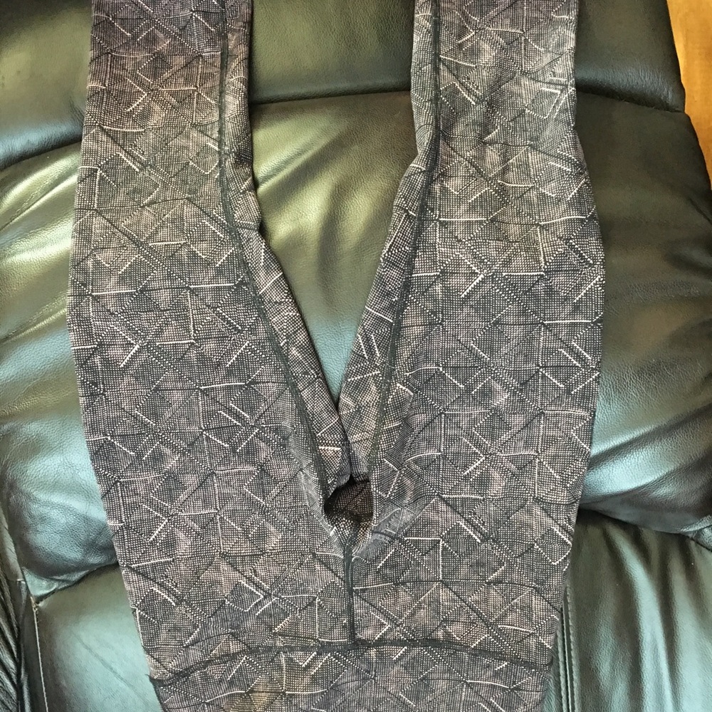 NWOT lululemon running capris. Size 6