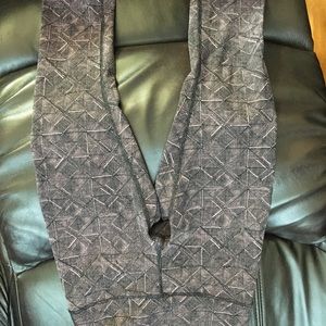 NWOT lululemon running capris. Size 6