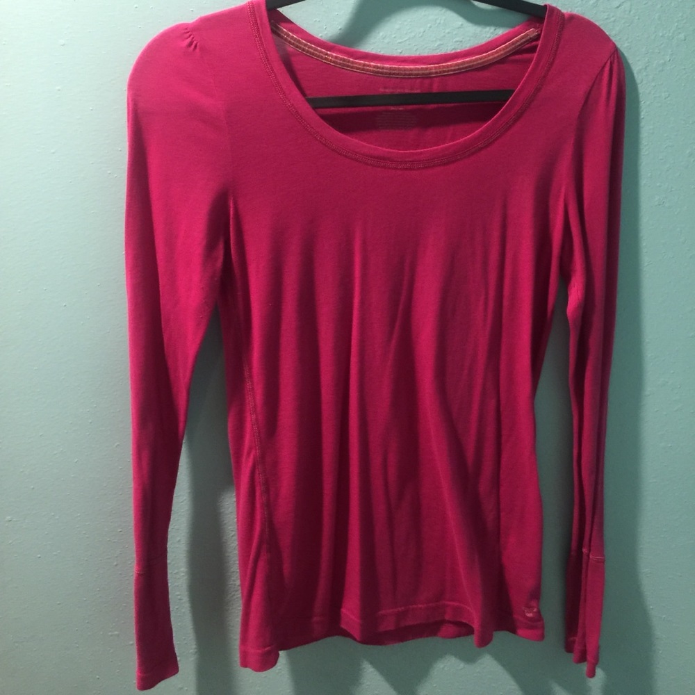 American Eagle long sleeve t.