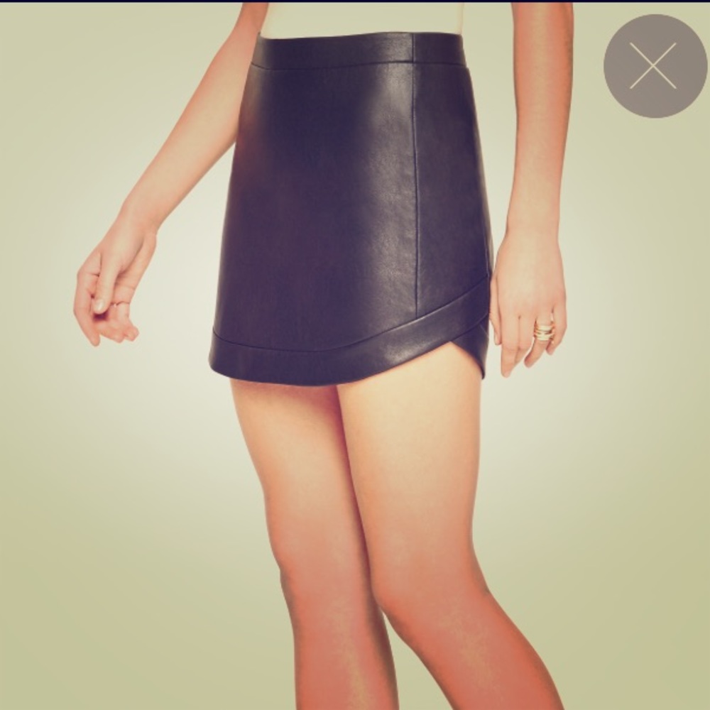 SOLD BCBG leather skirt (XS)