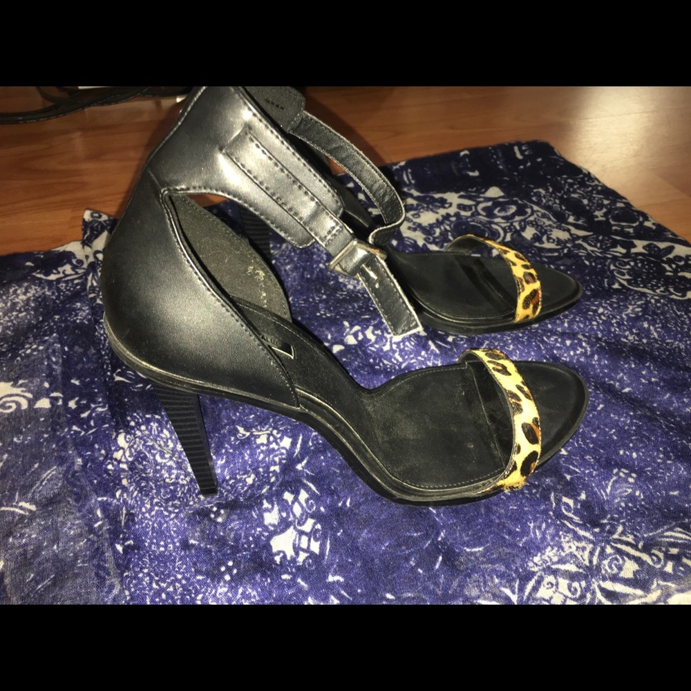 Heel sandal great condition