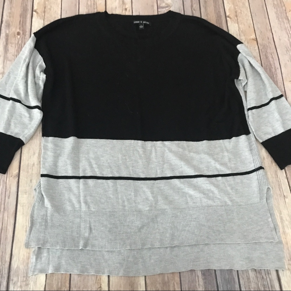Black and grey 3/4 sleeve sweater