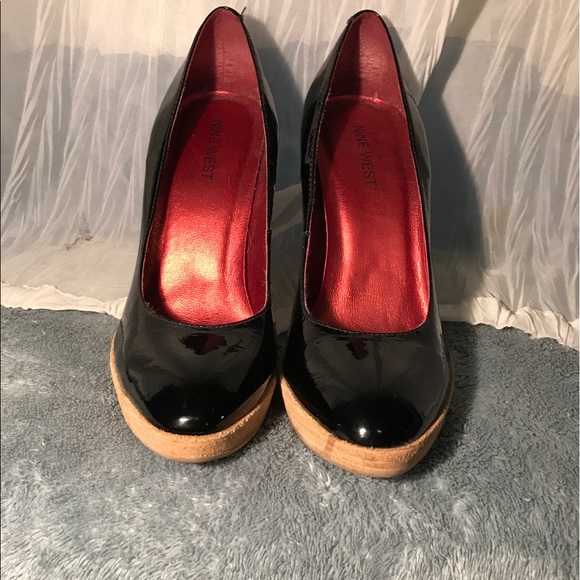 Black Shiny Heel with Wooden Base - Picture 3 of 4