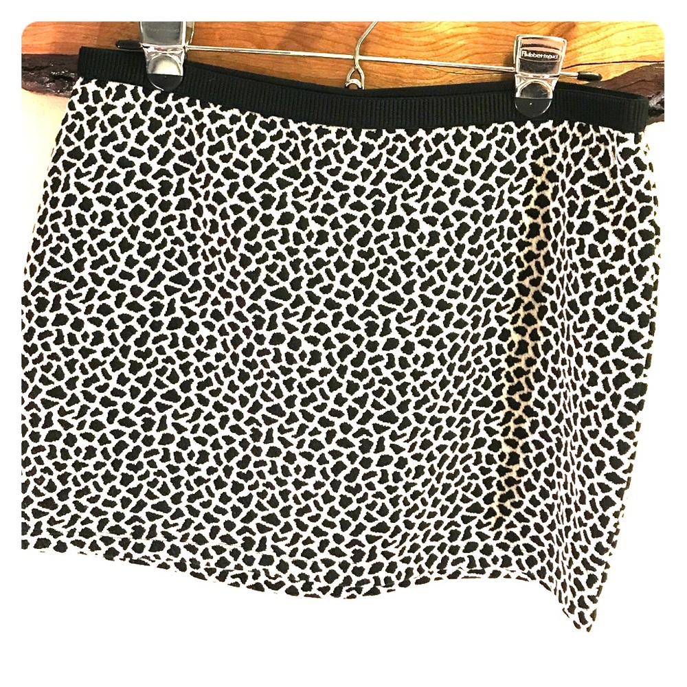 Express black and white skirt (Medium)