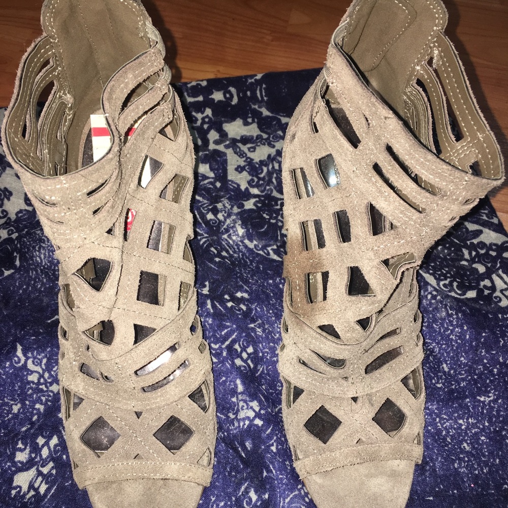 Carlos Santana sandals heels