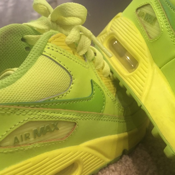 womens neon green nike air max