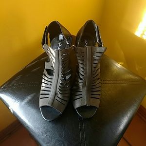 Cute Olive Green Heels!