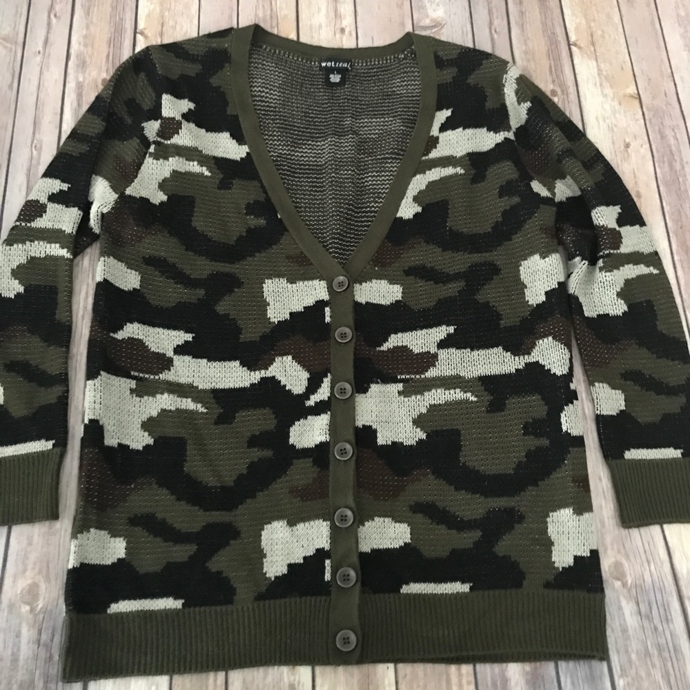 Camouflage cardigan