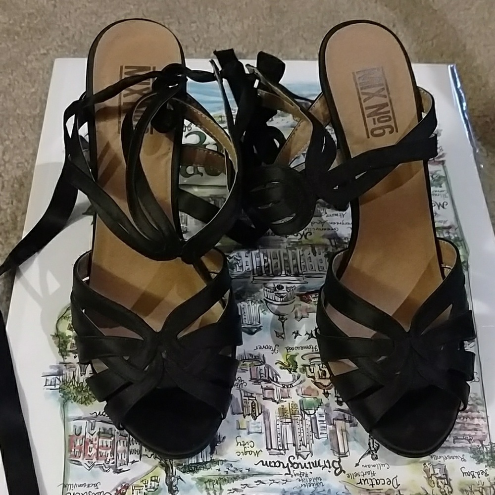 Mix No6 black satin strappy heels, NWOT