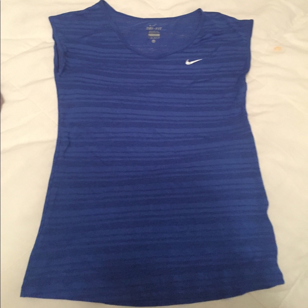 Nike top
