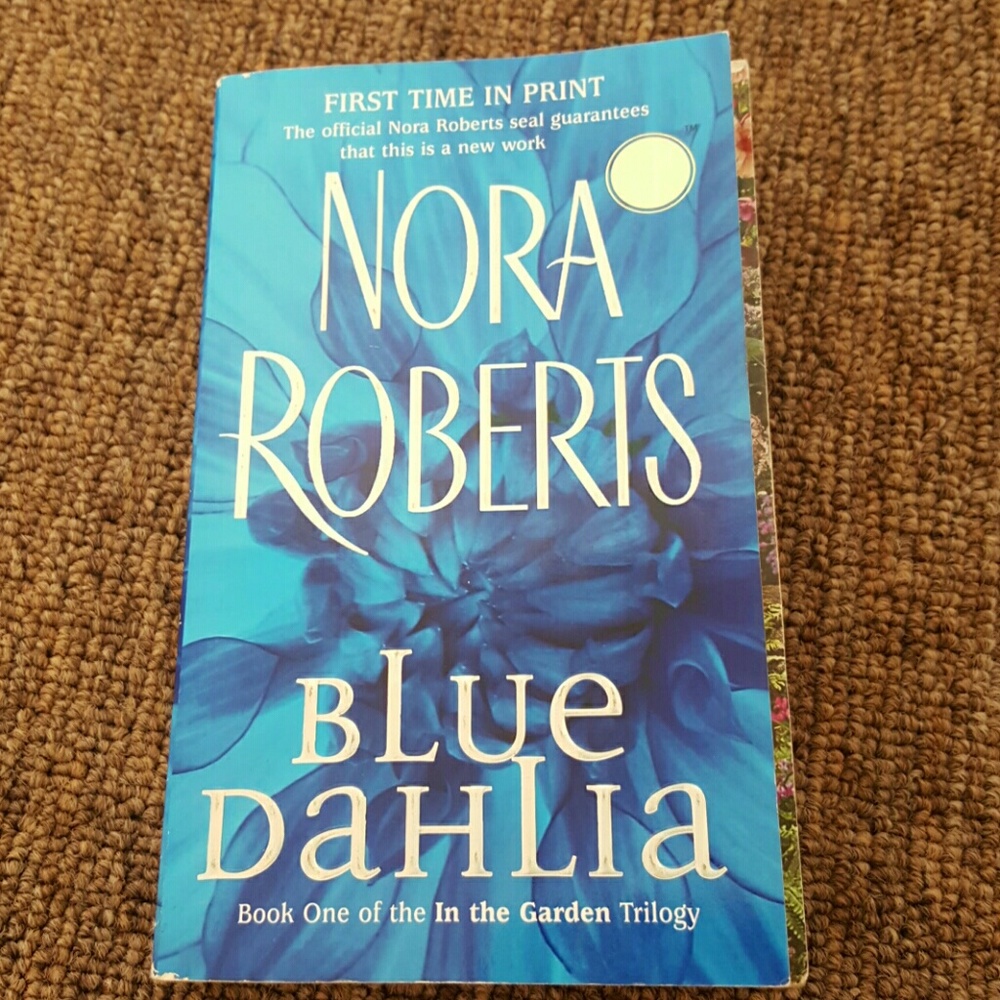 Nora Robers Paperback book