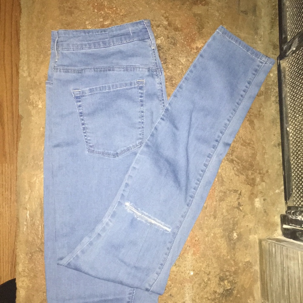 Light wash Bullhead Jeans with Knee Slits