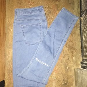 Light wash Bullhead Jeans with Knee Slits