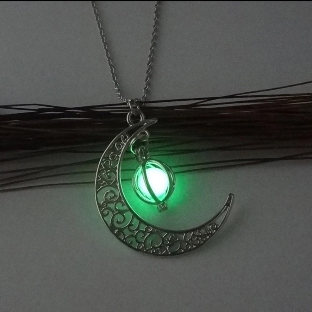 Shine moon necklace