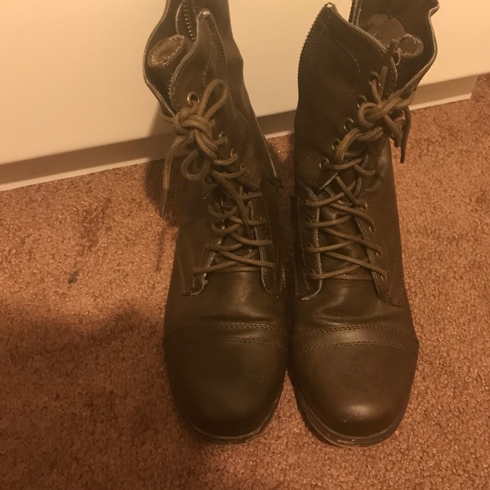 Combat boots
