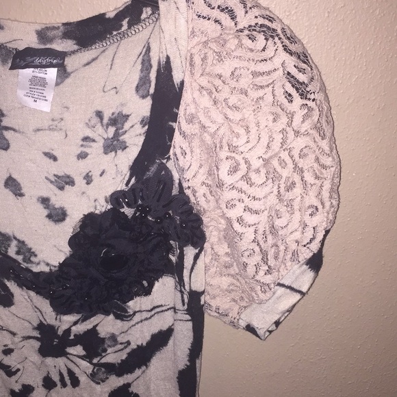 Daytrip Blouse - Picture 2 of 2