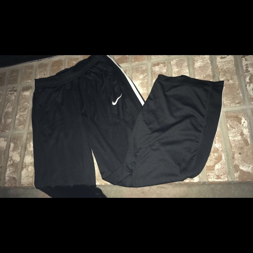 YL Nike Pants side White stripe
