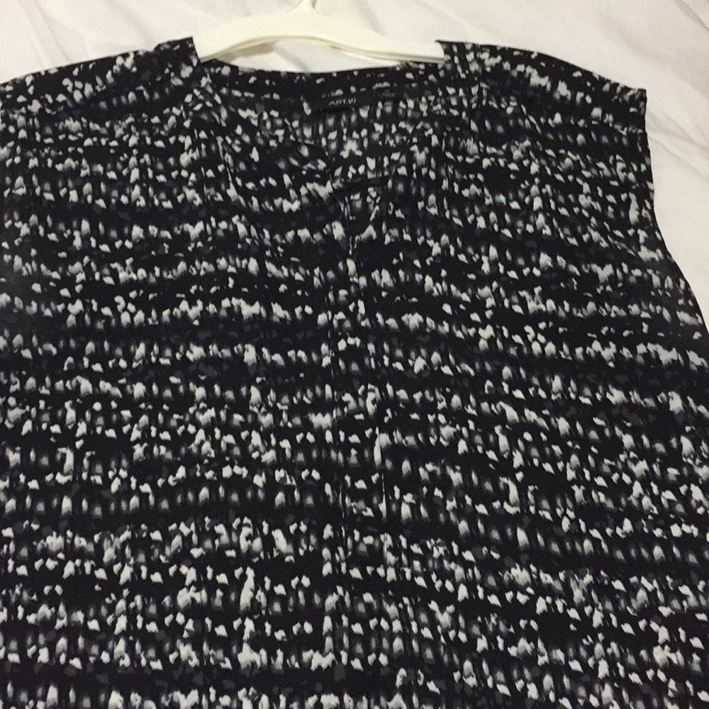 Cute black patterned top