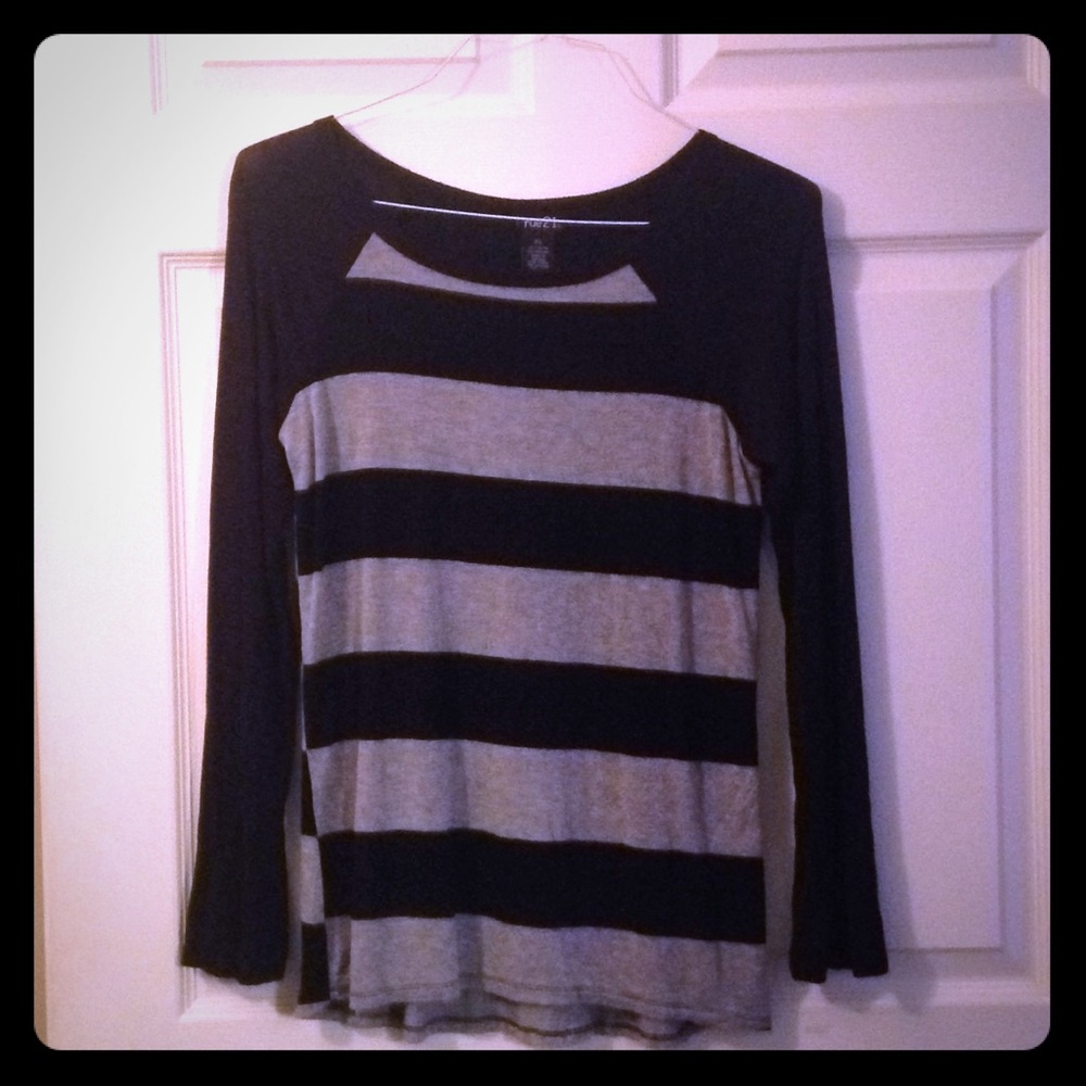 🌸HOST PICK🌸 Rue 21 top - Picture 2 of 3