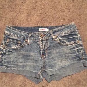 Bingo jean shorts. Size 5. Bingo jean shorts. Size 5.