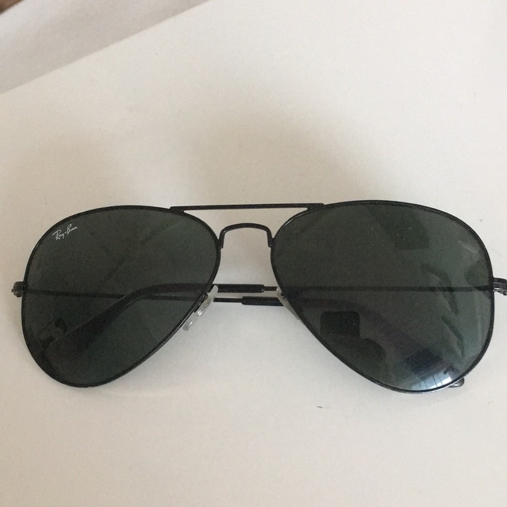 Black aviator raybans