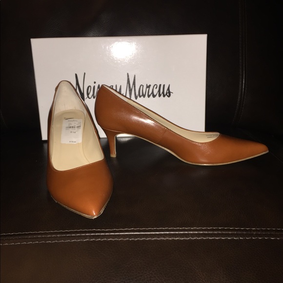 Neiman Marcus Shoes - Neiman Marcus Brand Brown Leather Pumps