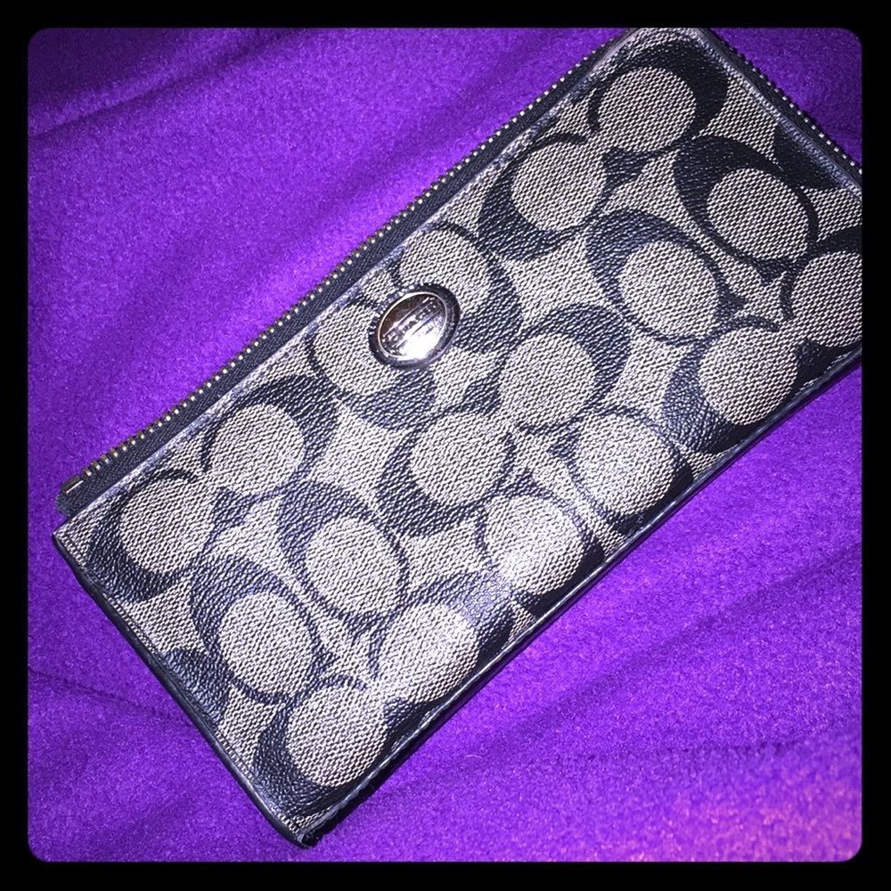 Authentic Black Coach Wallet**LOwEr PRIcE!!!***