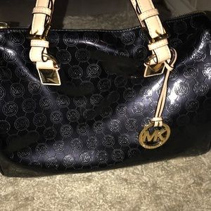 Authentic Micheal Kors purse 👛