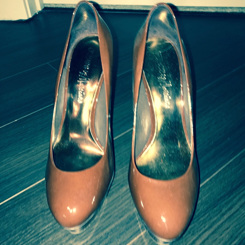 Guess by Marciano brown pumps ⚠️Moving Sale⚠️