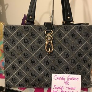 Nwot Dooney and Bourke large logo travel tote