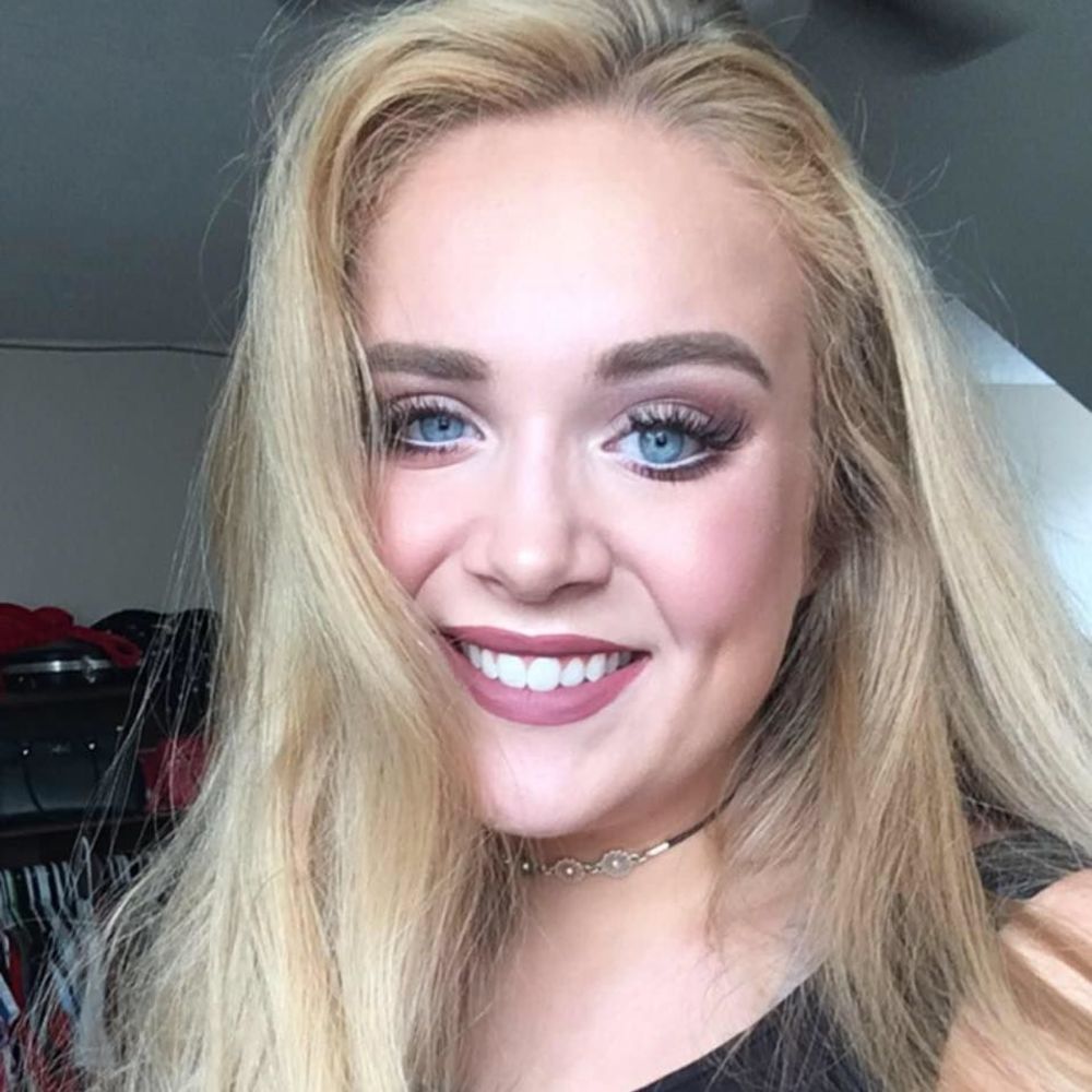 Meet your Posher, Abigail