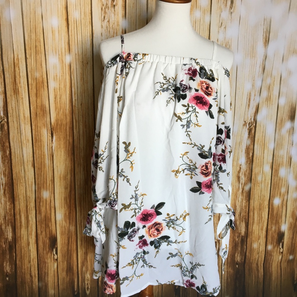 *LAST ONE* 3x cold shoulder floral blouse