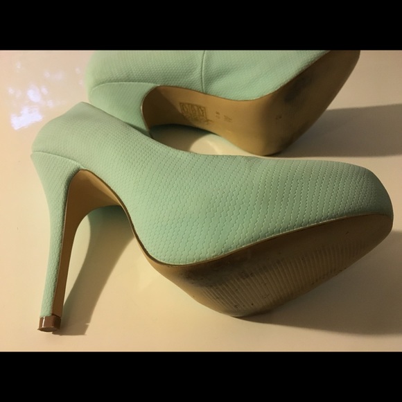 Mint green heels - Picture 2 of 5