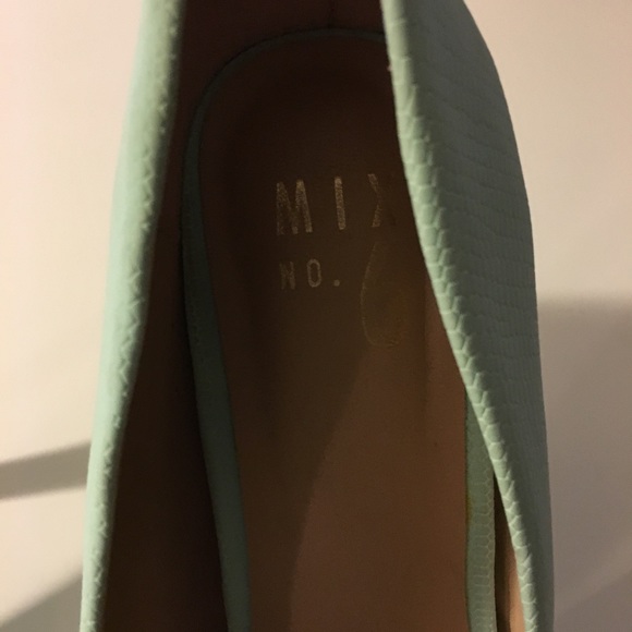Mint green heels - Picture 4 of 5